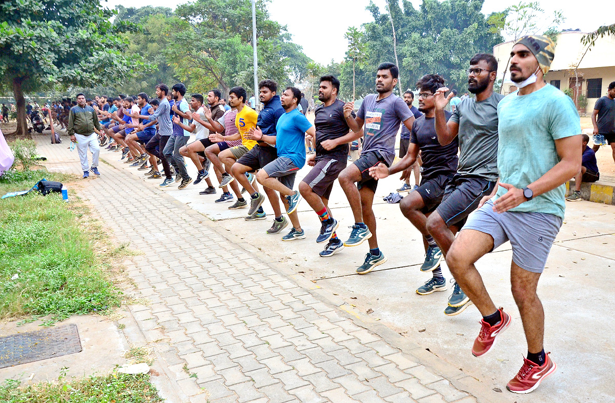 Police Candidates Events Practice at Saroornagar Stadium - Sakshi1