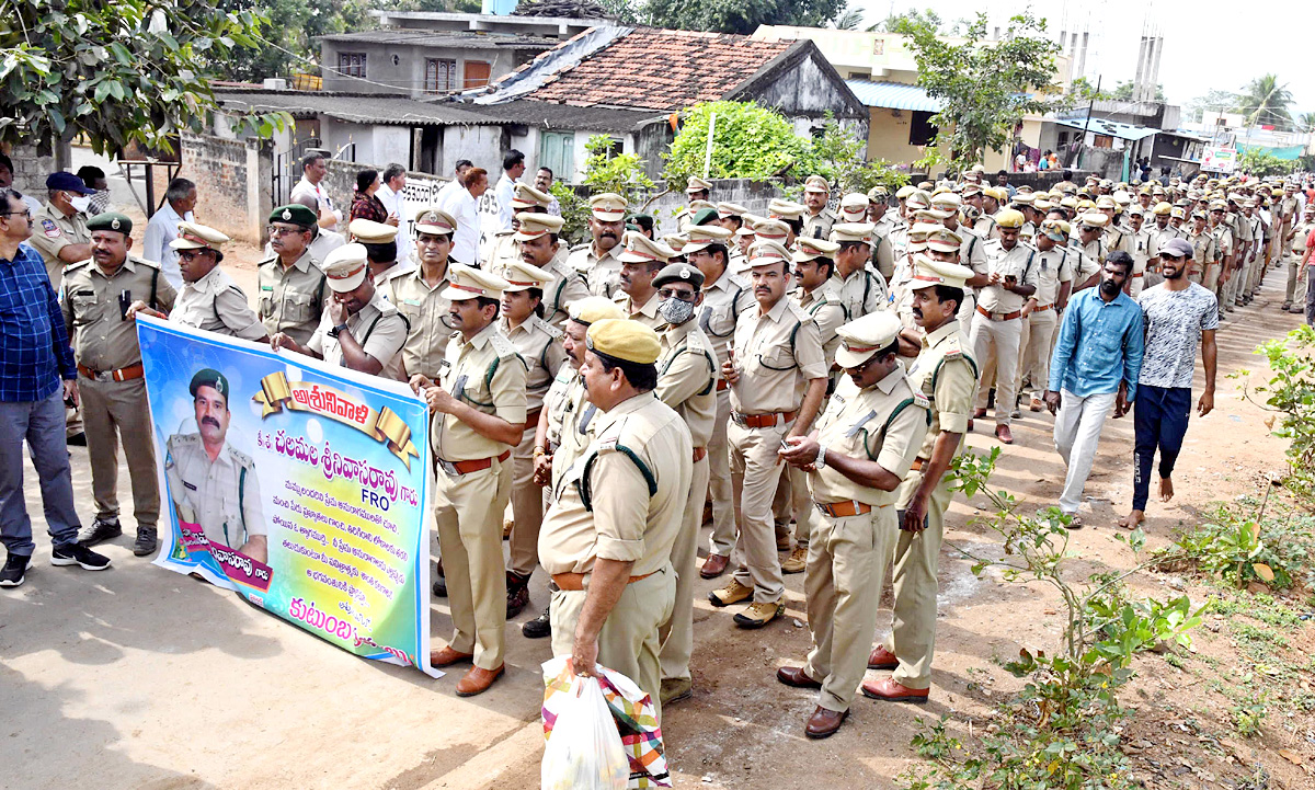 Officials Rushed To Funerals Of Forest Range Officer Srinivasa Rao - Sakshi8