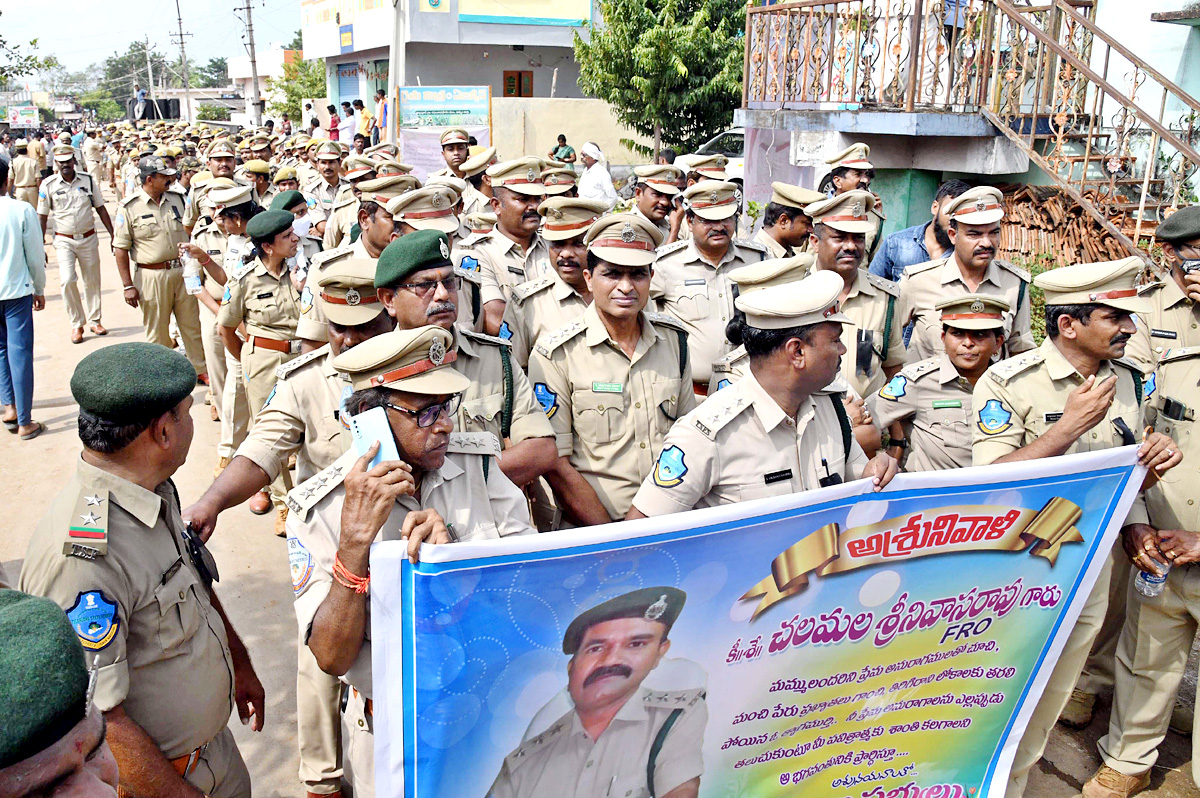 Officials Rushed To Funerals Of Forest Range Officer Srinivasa Rao - Sakshi9