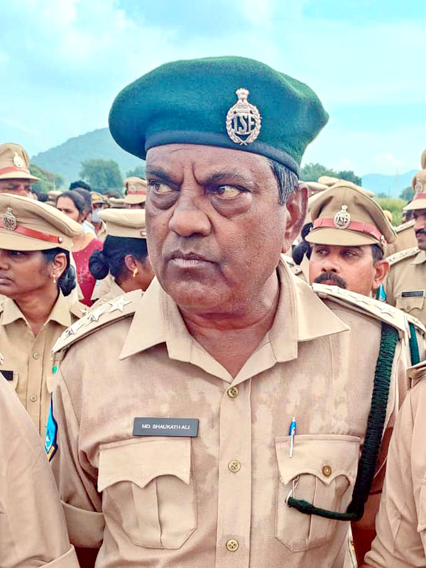 Officials Rushed To Funerals Of Forest Range Officer Srinivasa Rao - Sakshi32