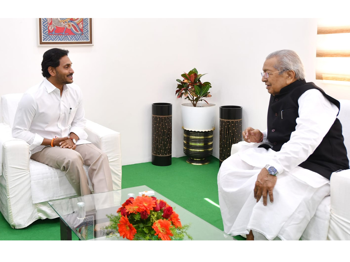 CM Jagan and Governor Biswabhusan Harichandan Participate Constitution Day Celebrations PHoto Gallery - Sakshi2