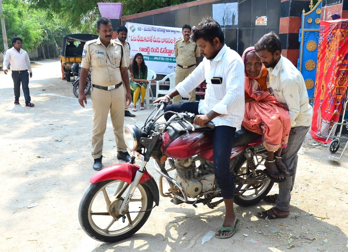 Munugode By Election Polling Photos - Sakshi25