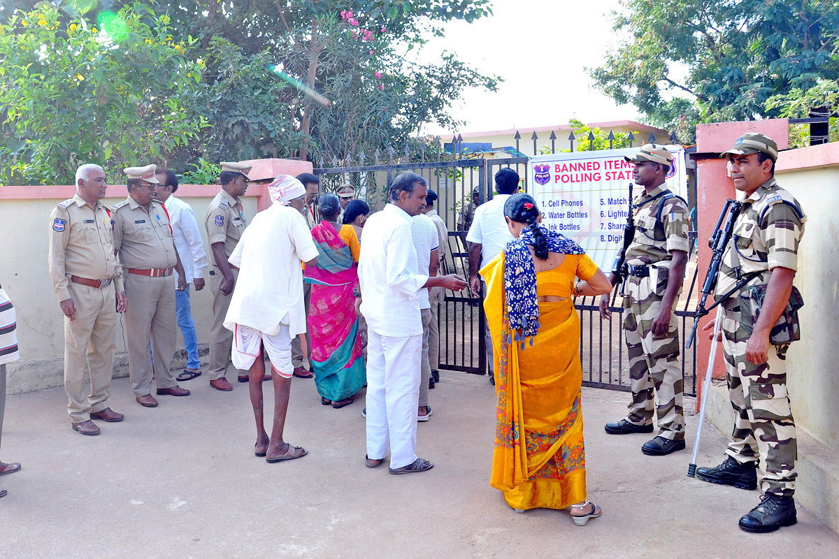 Munugode By Election Polling Photos - Sakshi6