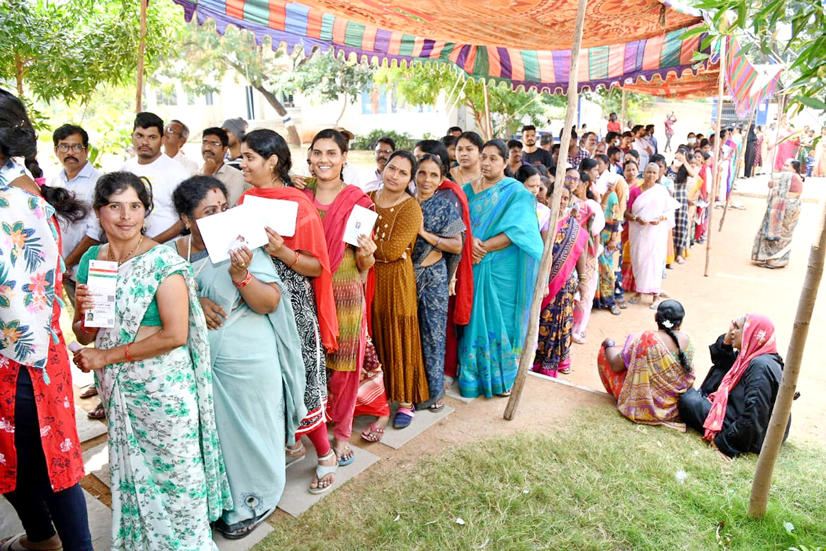 Munugode By Election Polling Photos - Sakshi12