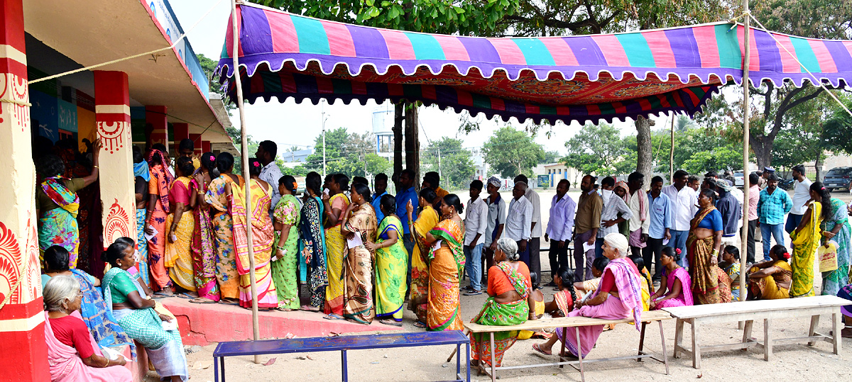 Munugode By Election Polling Photos - Sakshi37