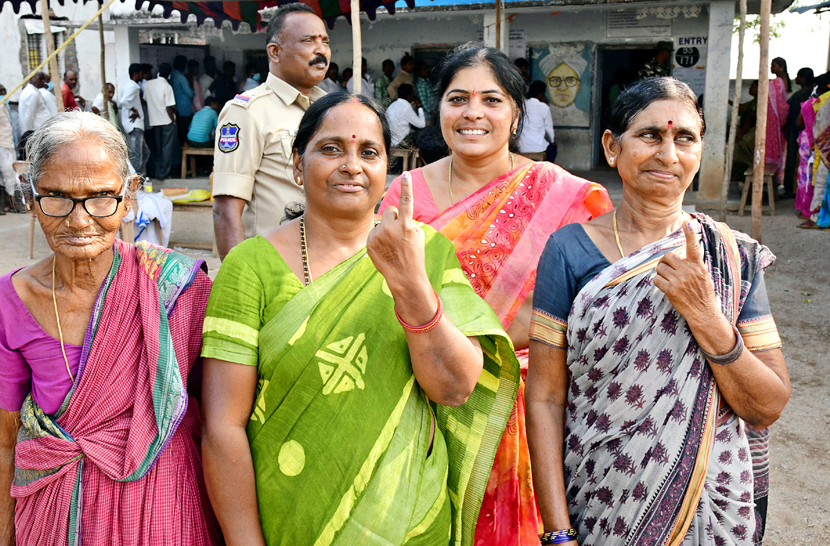 Munugode By Election Polling Photos - Sakshi44