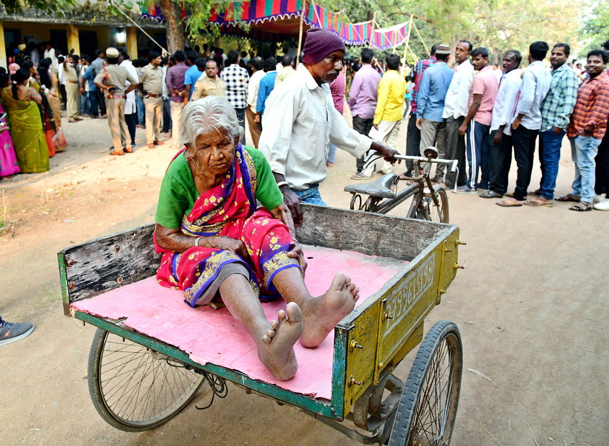 Munugode By Election Polling Photos - Sakshi45