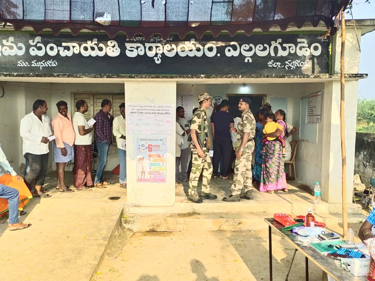 Polling under way in Telangana Munugode assembly constituency byepoll - Sakshi9