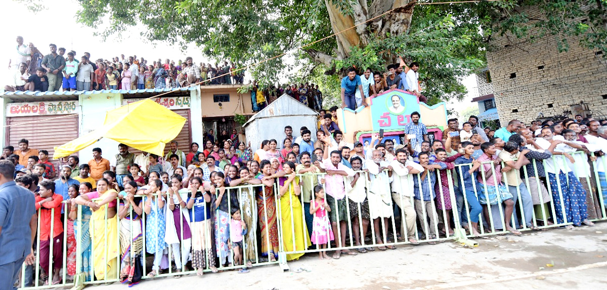 CM YS Jagan Pays Tribute To YSRCP MLC Challa Bhageerath Reddy - Sakshi14