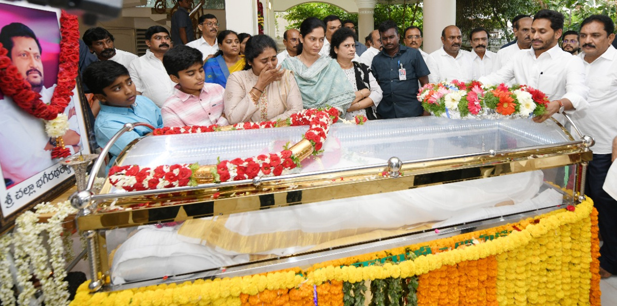 CM YS Jagan Pays Tribute To YSRCP MLC Challa Bhageerath Reddy - Sakshi3