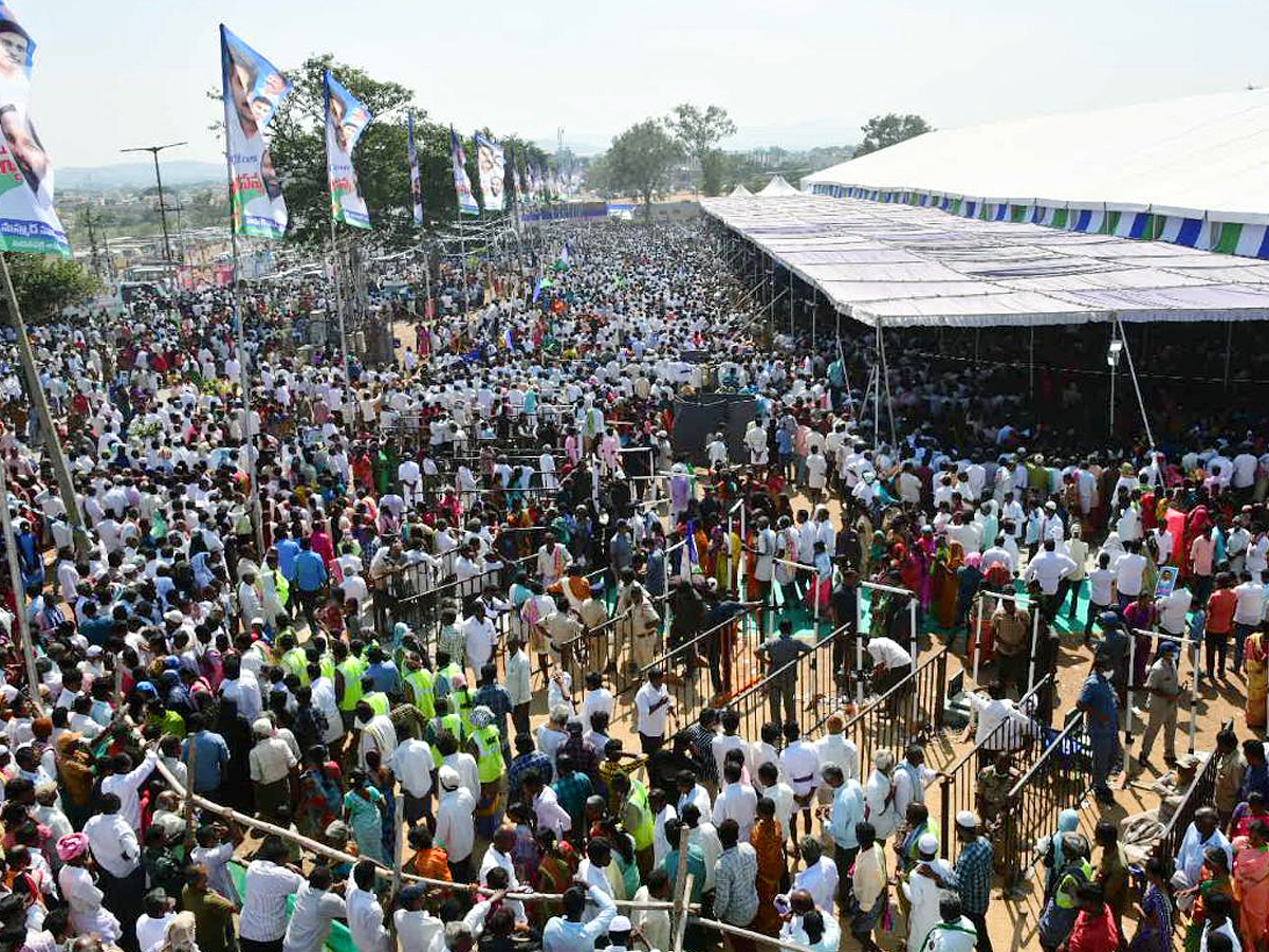 CM Jagan Participated in Jagananna Vidya Deevena at Madanapalle Photo Gallery - Sakshi5