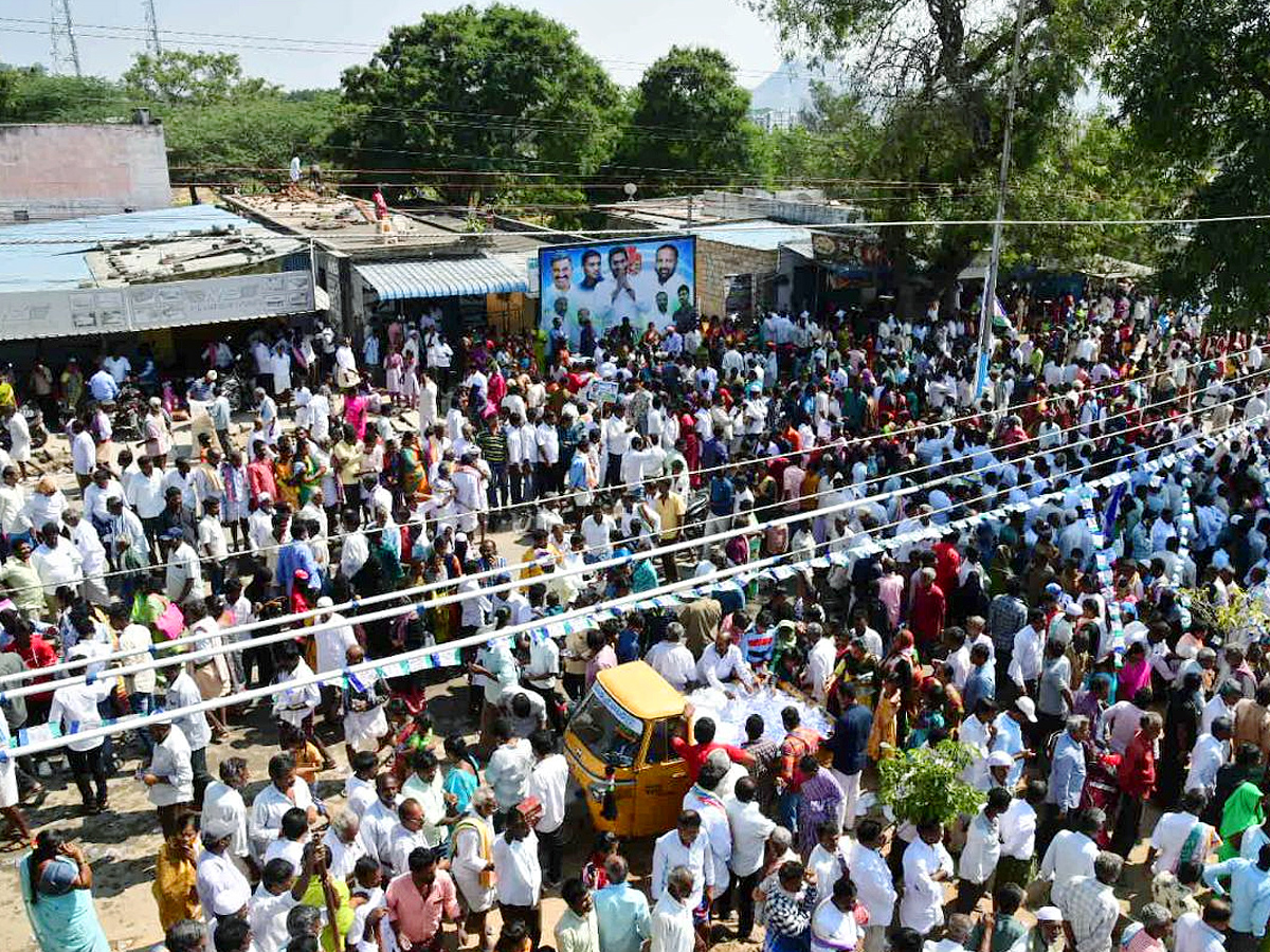 CM Jagan Participated in Jagananna Vidya Deevena at Madanapalle Photo Gallery - Sakshi14