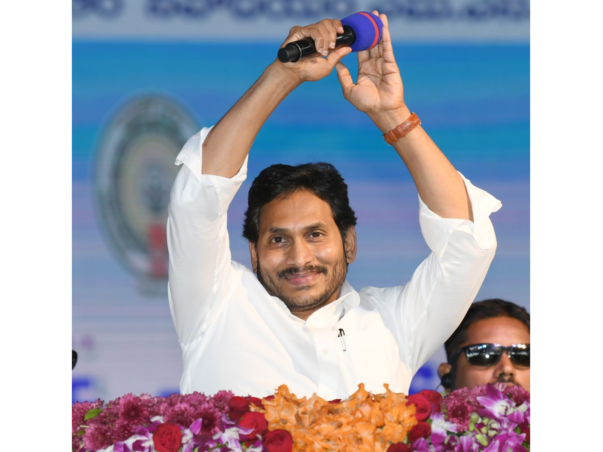 CM Jagan Participated in Jagananna Vidya Deevena at Madanapalle Photo Gallery - Sakshi26