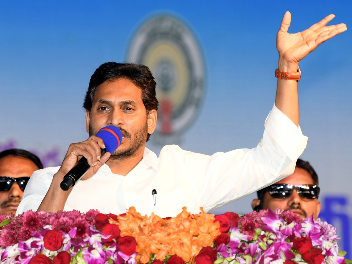 CM Jagan Participated in Jagananna Vidya Deevena at Madanapalle Photo Gallery - Sakshi28