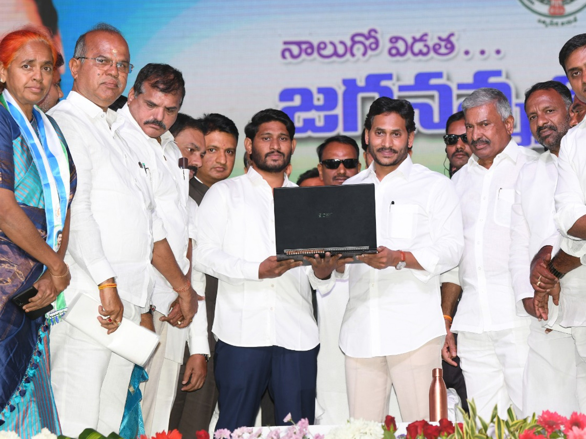 CM Jagan Participated in Jagananna Vidya Deevena at Madanapalle Photo Gallery - Sakshi30