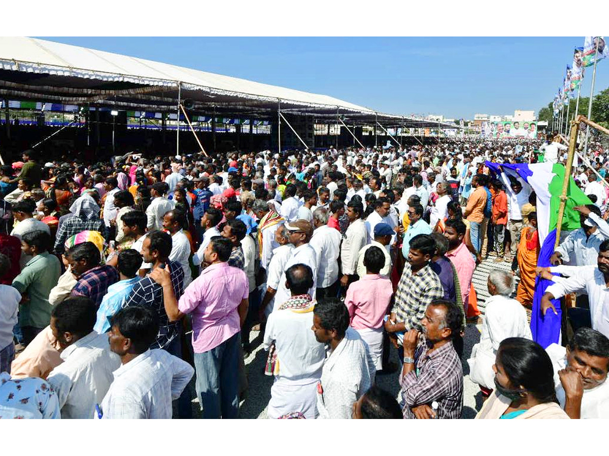 CM Jagan Participated in Jagananna Vidya Deevena at Madanapalle Photo Gallery - Sakshi7