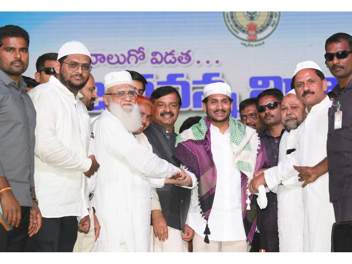 CM Jagan Participated in Jagananna Vidya Deevena at Madanapalle Photo Gallery - Sakshi35