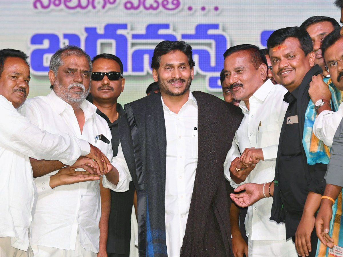 CM Jagan Participated in Jagananna Vidya Deevena at Madanapalle Photo Gallery - Sakshi36