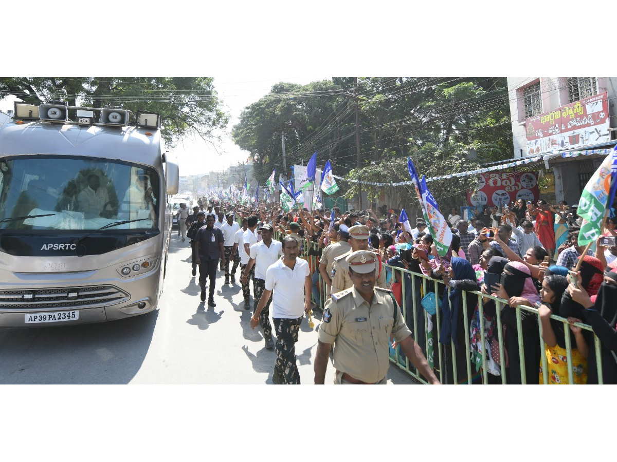 CM Jagan Participated in Jagananna Vidya Deevena at Madanapalle Photo Gallery - Sakshi2