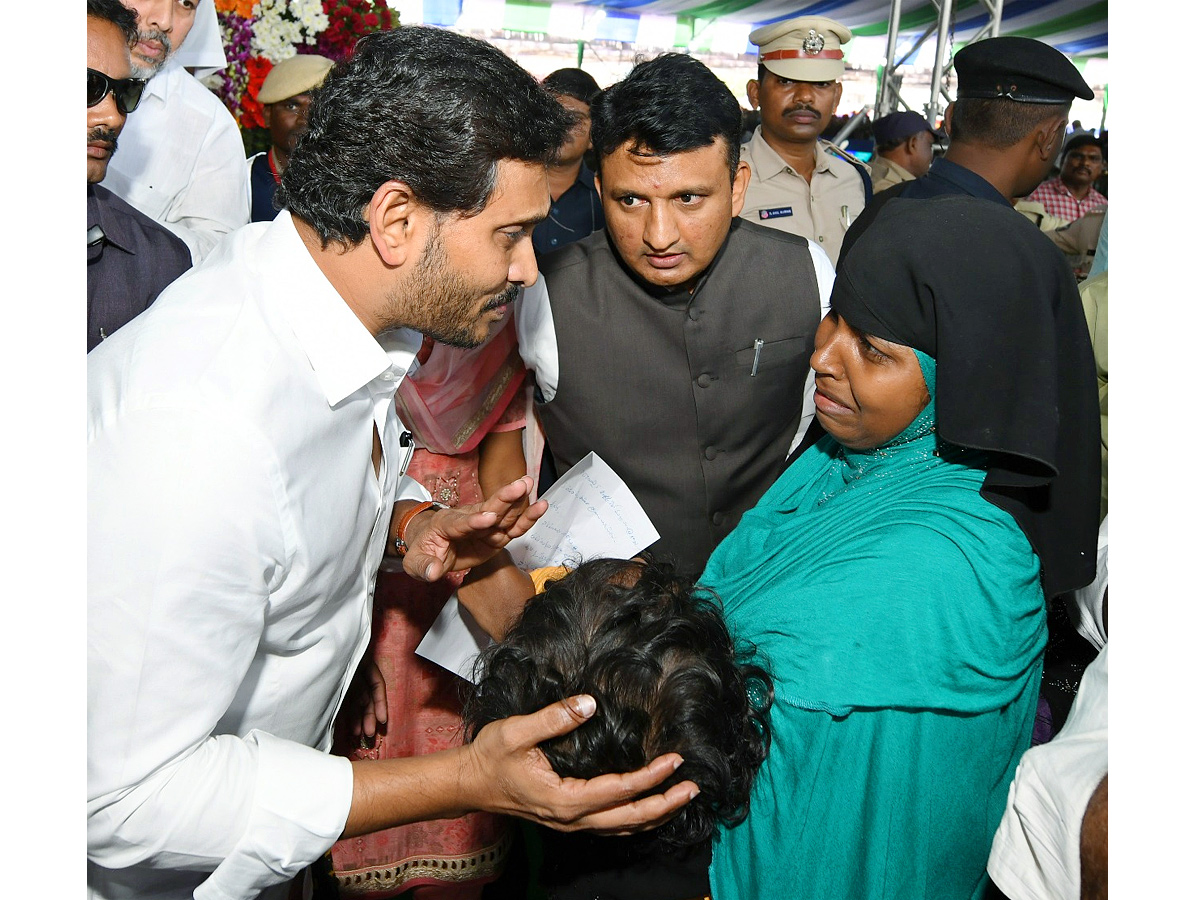 CM Jagan Participated in Jagananna Vidya Deevena at Madanapalle Photo Gallery - Sakshi39