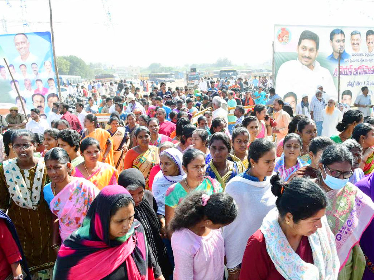 CM Jagan Participated in Jagananna Vidya Deevena at Madanapalle Photo Gallery - Sakshi9