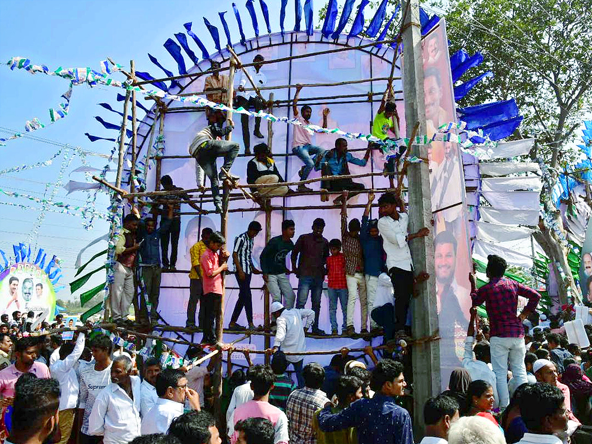 CM Jagan Participated in Jagananna Vidya Deevena at Madanapalle Photo Gallery - Sakshi11