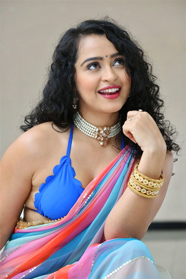 Apsara Rani Saree HD Images - Sakshi15