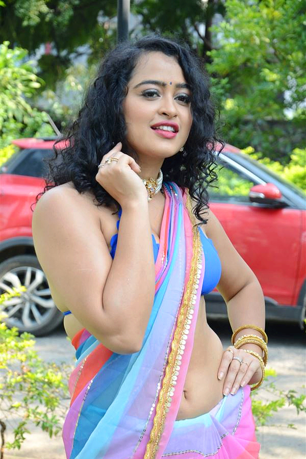 Apsara Rani Saree HD Images - Sakshi3