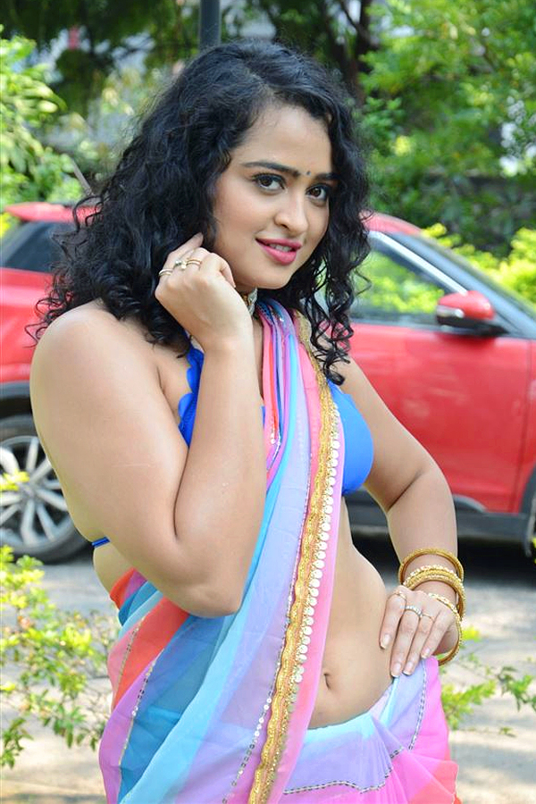 Apsara Rani Saree HD Images - Sakshi5