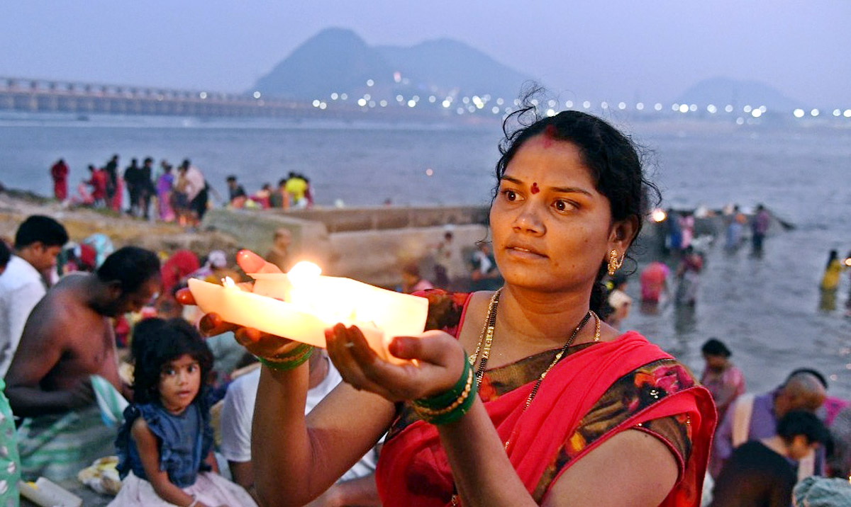 Karthika Masam Celebrations Held at Durga Temple in Vijayawada - Sakshi3