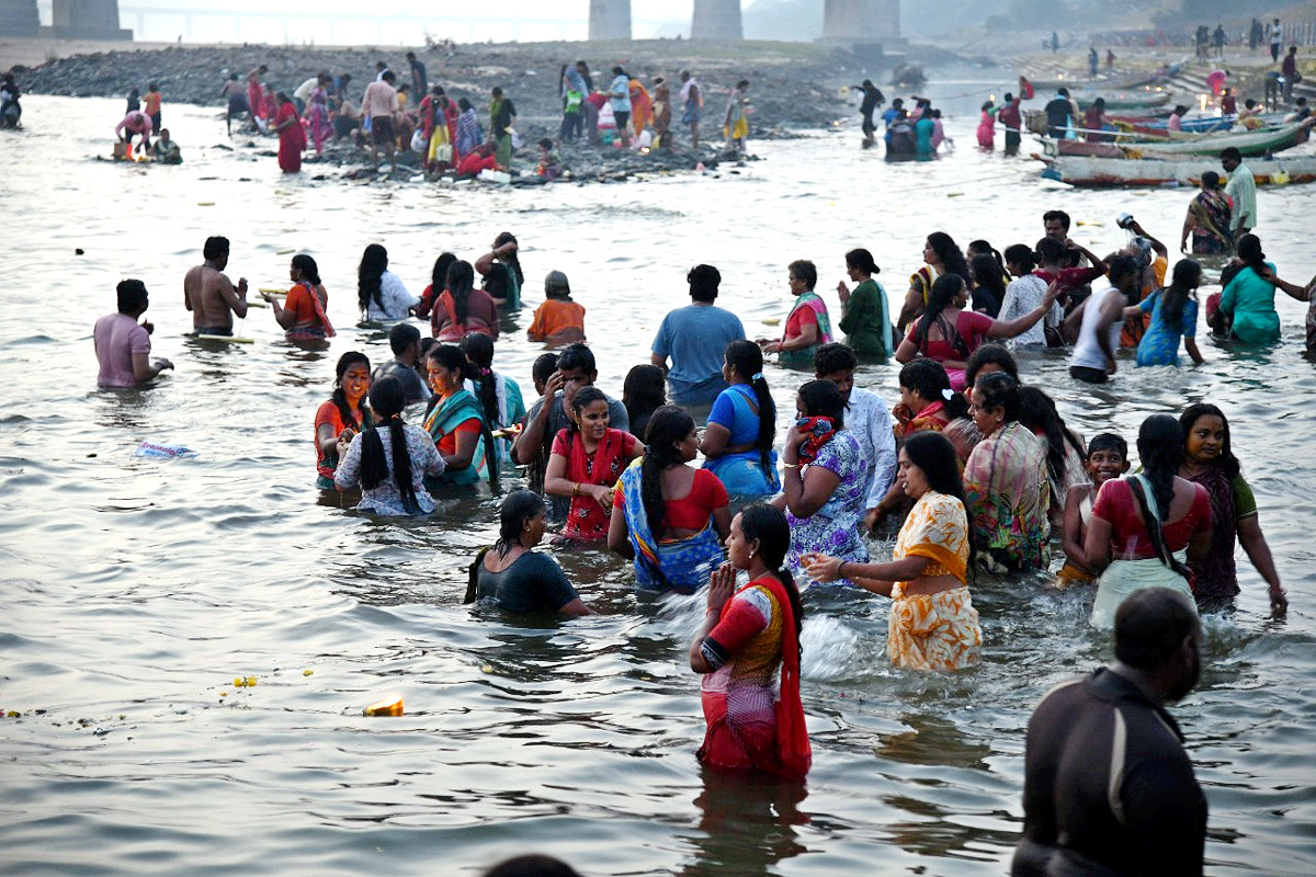 Karthika Masam Celebrations Held at Durga Temple in Vijayawada - Sakshi5