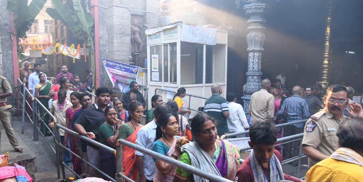 Karthika Masam Celebrations Held at Durga Temple in Vijayawada - Sakshi23