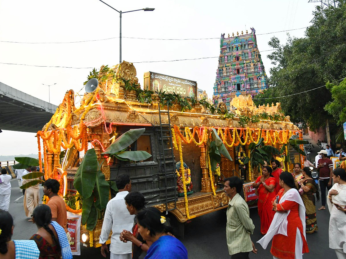 Koti Deepotsavam held at indrakeeladri Durga Temple Photo Gallery - Sakshi14