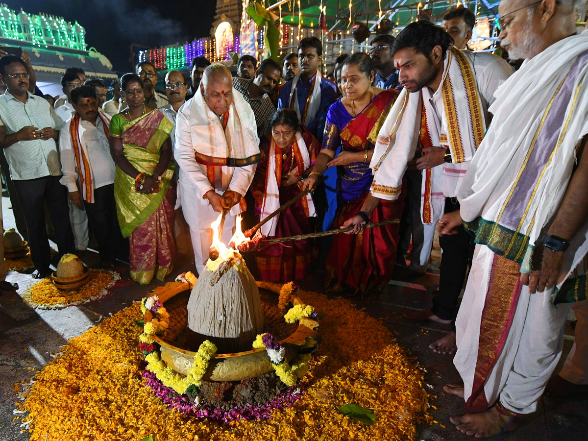 Koti Deepotsavam held at indrakeeladri Durga Temple Photo Gallery - Sakshi21