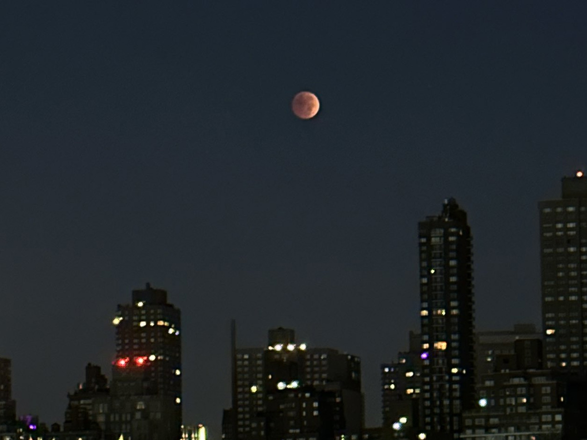 Lunar Eclipse Chandra Grahan 2022 Photos Surfaced - Sakshi17