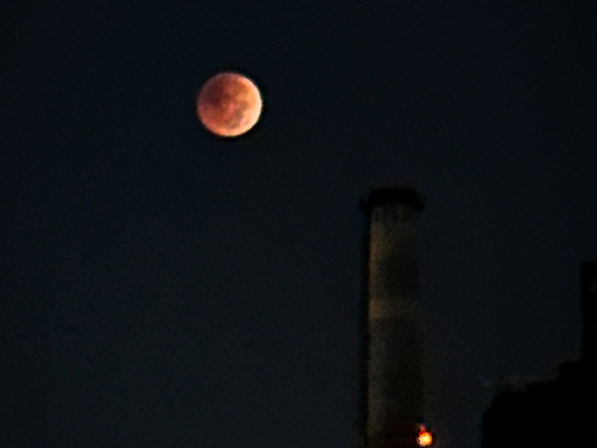 Lunar Eclipse Chandra Grahan 2022 Photos Surfaced - Sakshi18