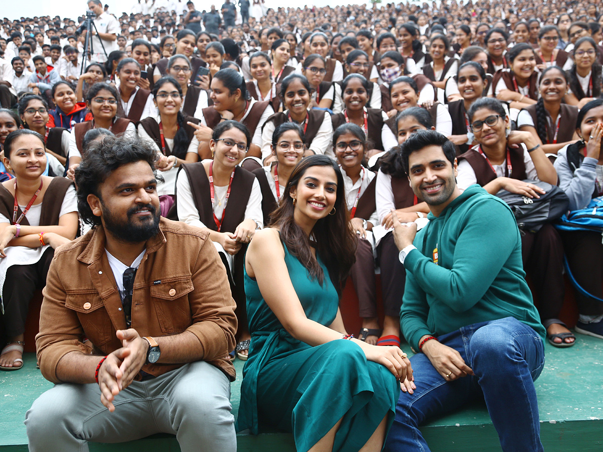 Hit2 movie team success celebrations at guntur vvit College Photos - Sakshi14