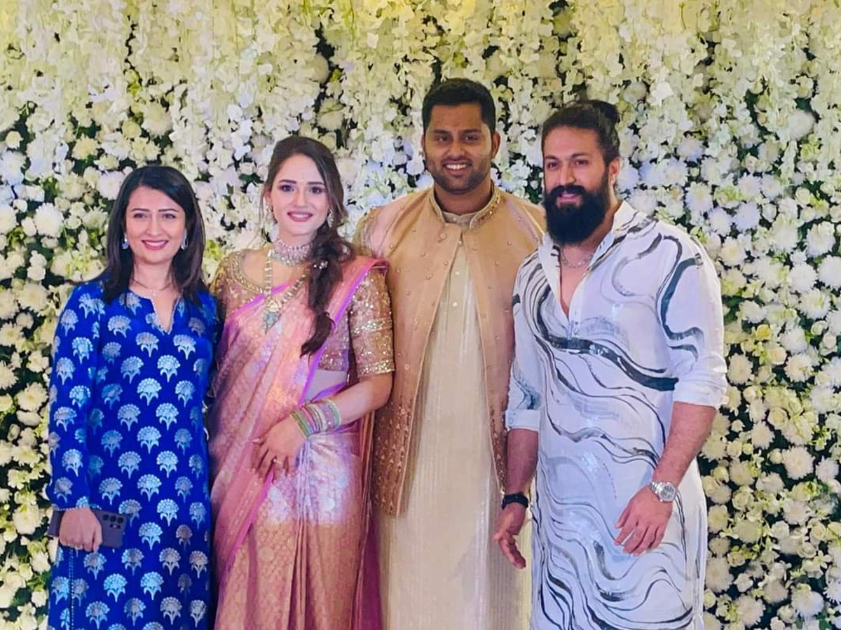 MP Sumalatha Abhishek Ambareesh Engagement - Sakshi4