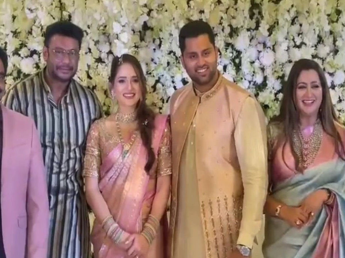 MP Sumalatha Abhishek Ambareesh Engagement - Sakshi9