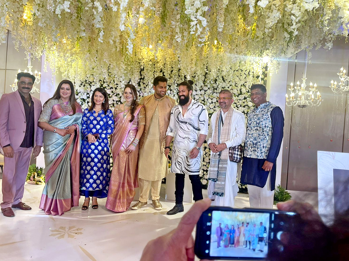 MP Sumalatha Abhishek Ambareesh Engagement - Sakshi10