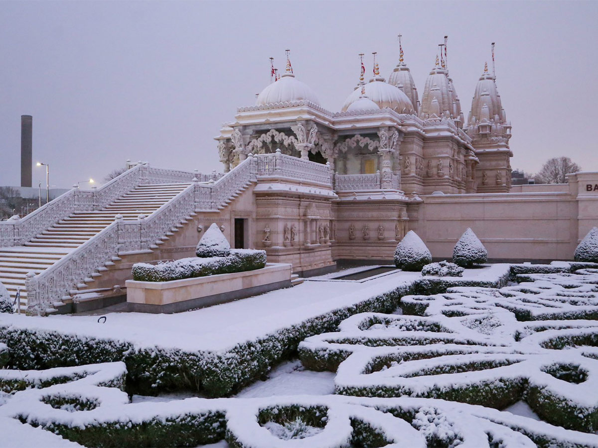 Heavy snow disrupts UK 2022 Photos - Sakshi1