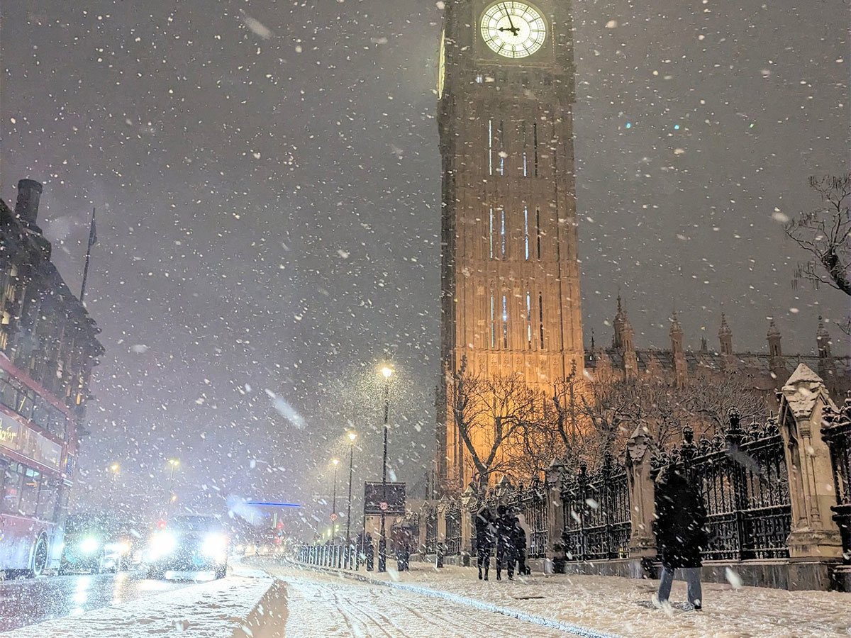 Heavy snow disrupts UK 2022 Photos - Sakshi10