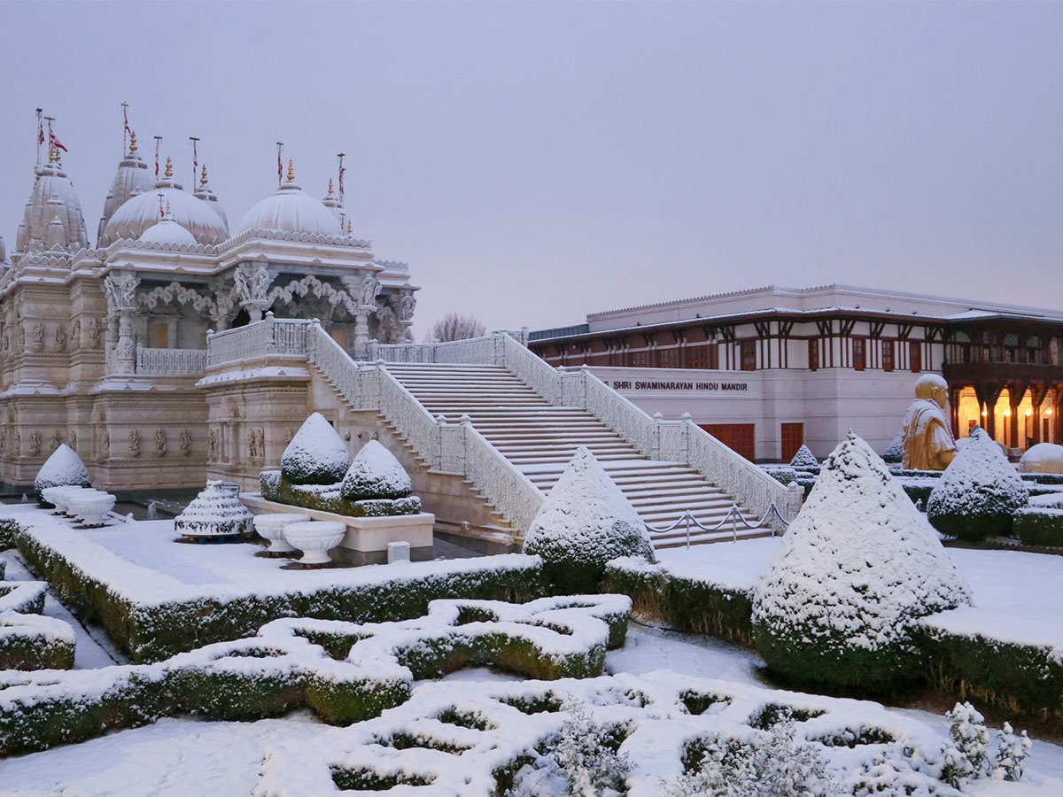 Heavy snow disrupts UK 2022 Photos - Sakshi27