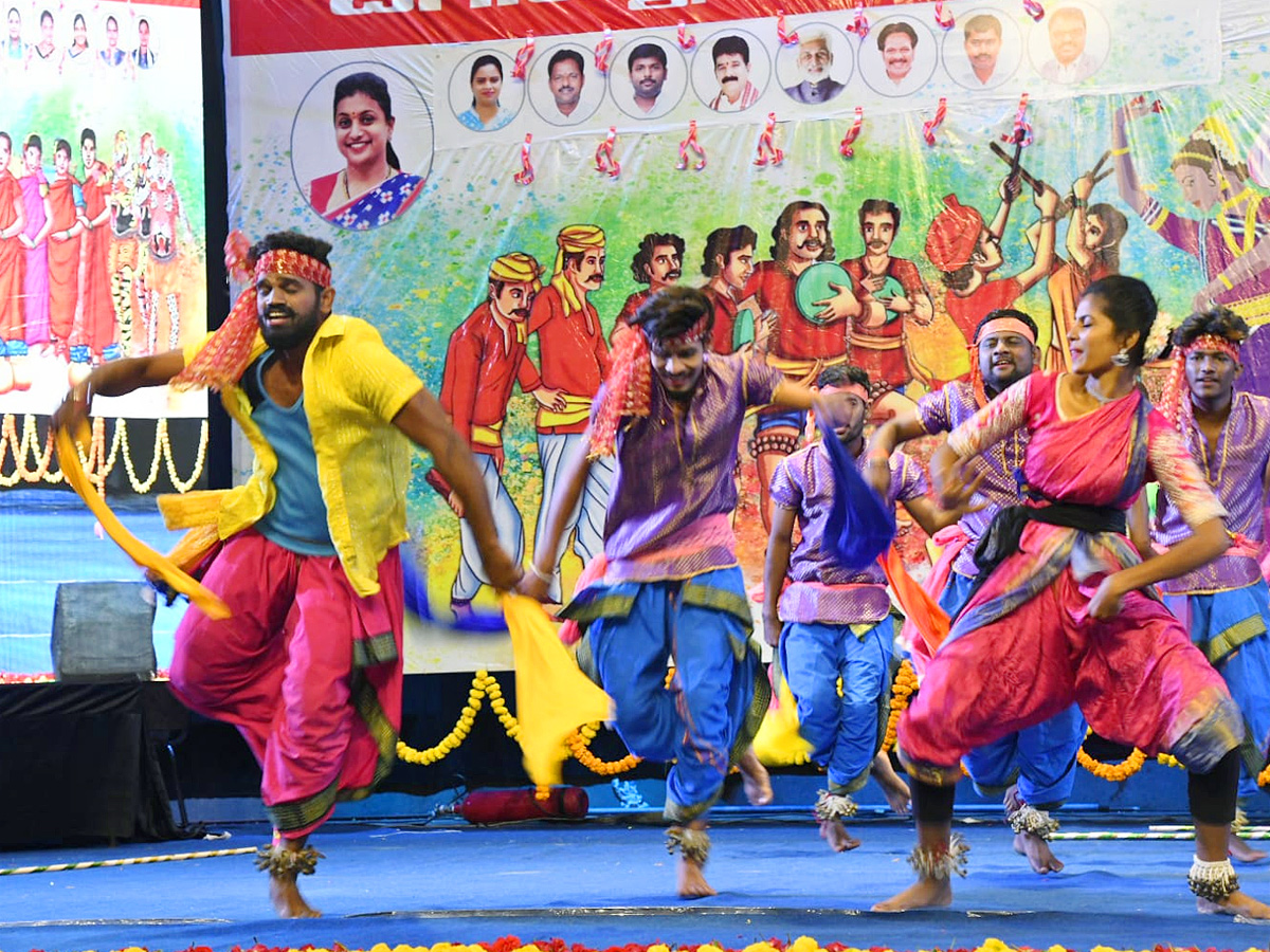 Jagananna Swarnotsava Samskruthika Sambaralu at Visakhapatnam Photos - Sakshi14