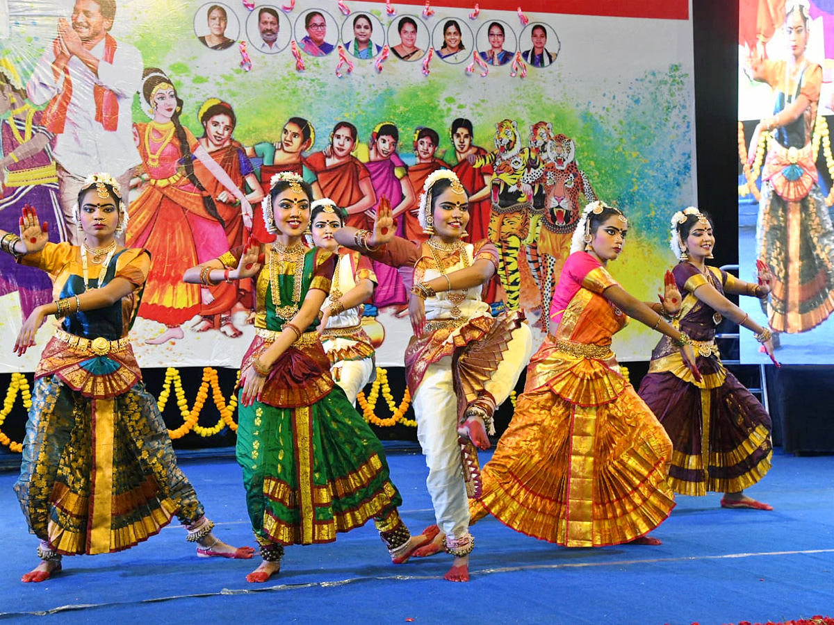 Jagananna Swarnotsava Samskruthika Sambaralu at Visakhapatnam Photos - Sakshi7