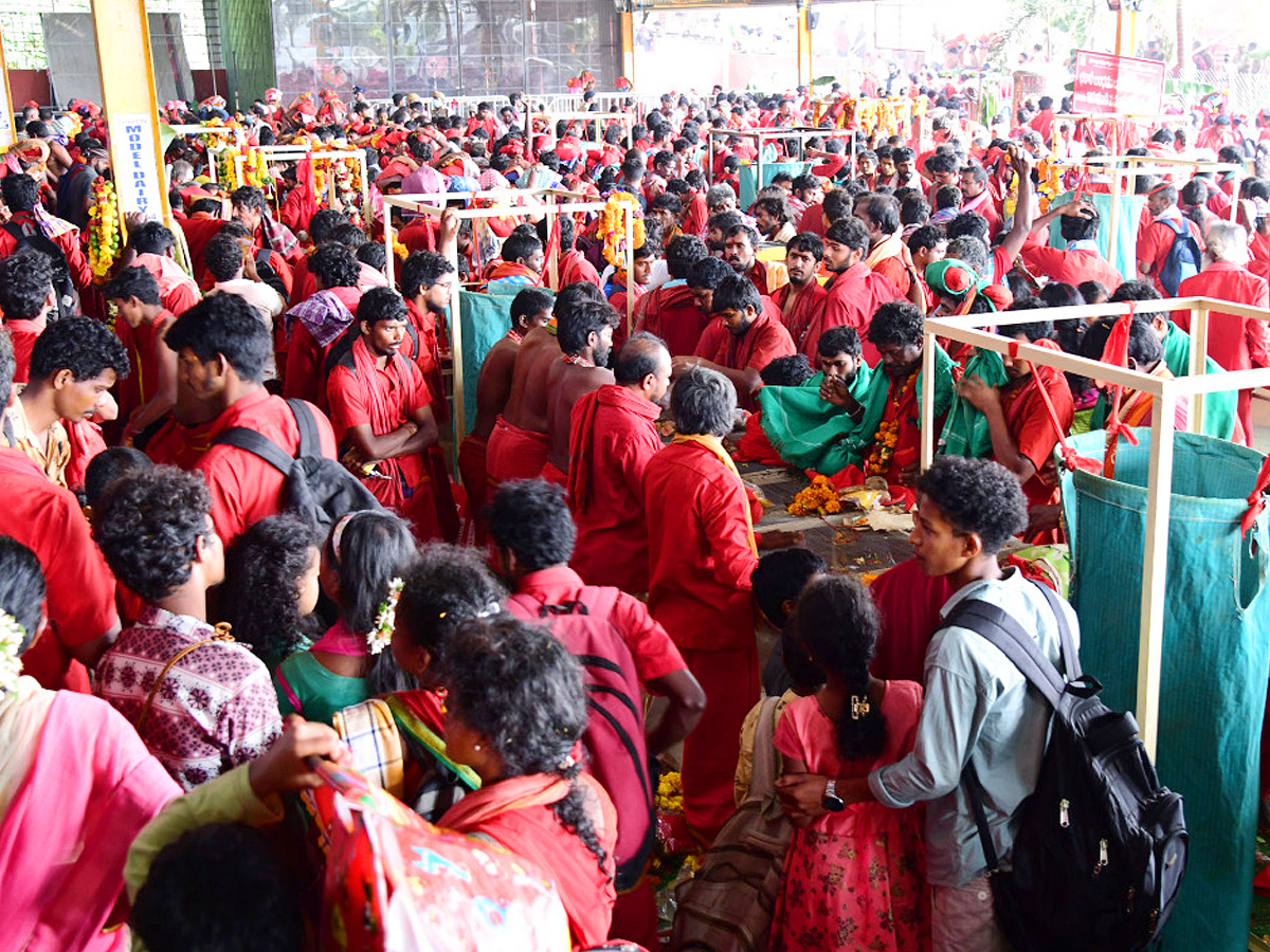 Bhavani Deeksha Begins at Indrakeeladri Photos - Sakshi12