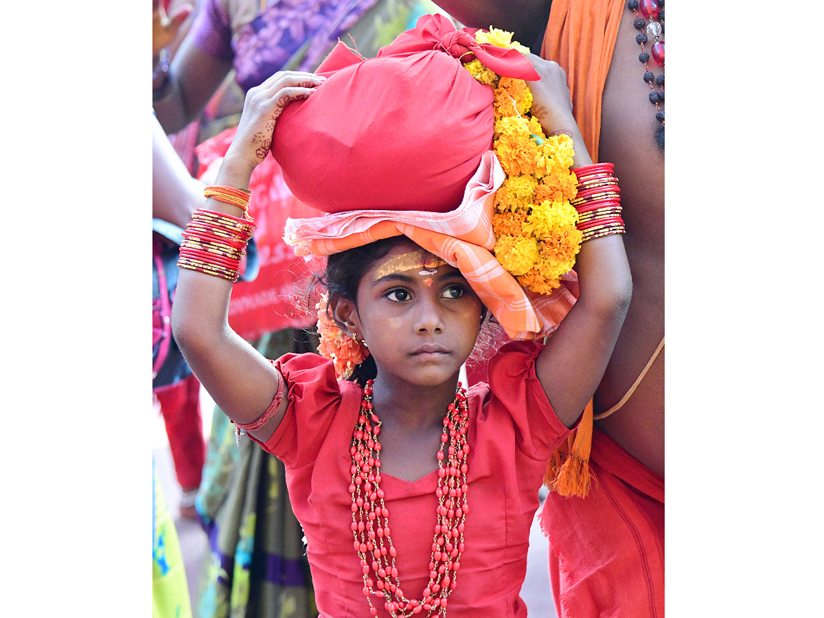 Bhavani Deeksha Begins at Indrakeeladri Photos - Sakshi14