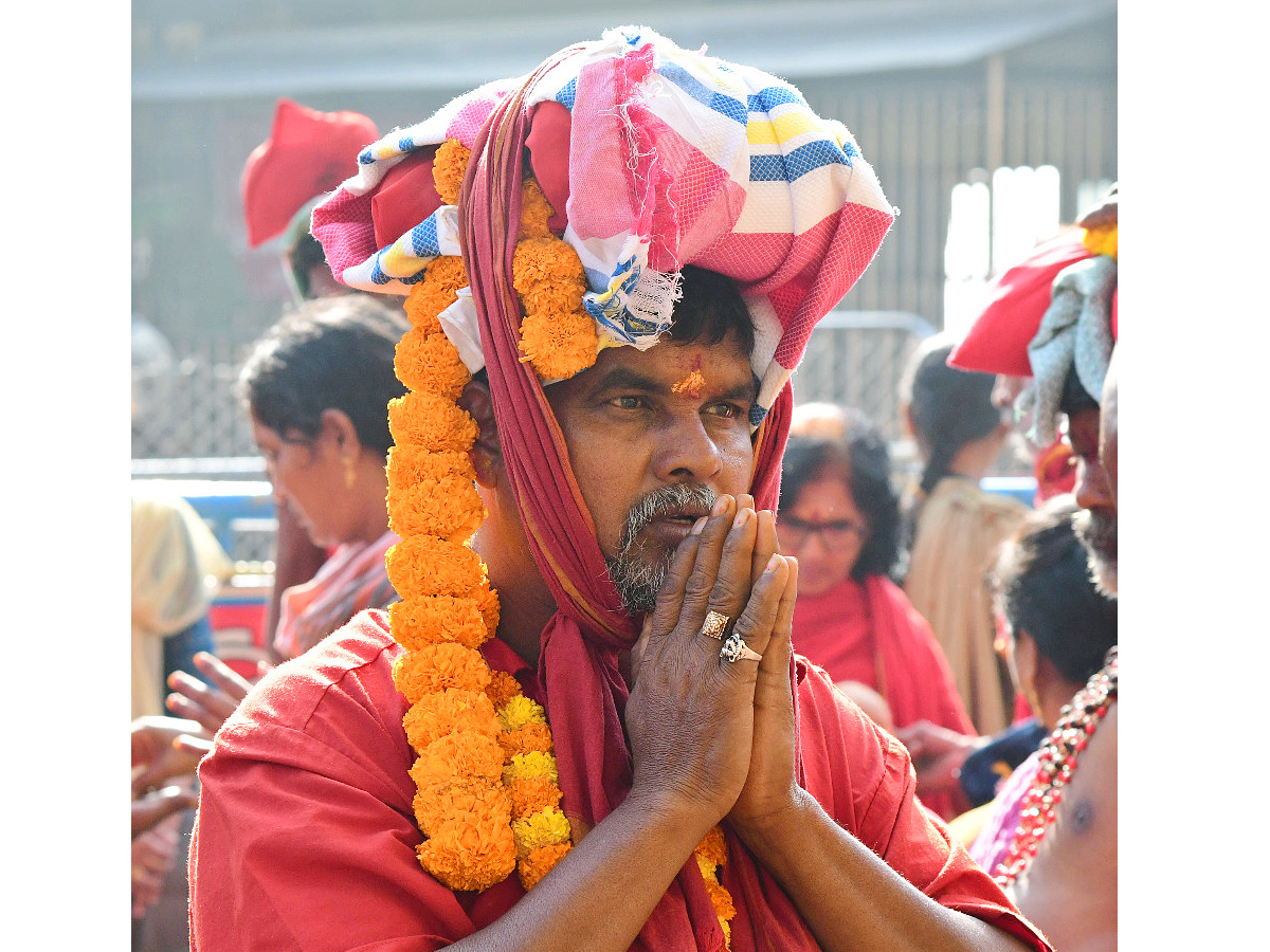 Bhavani Deeksha Begins at Indrakeeladri Photos - Sakshi16