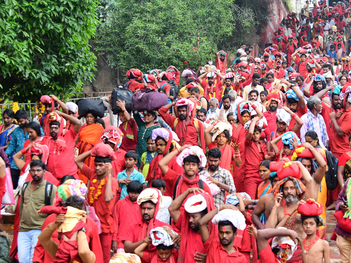 Bhavani Deeksha Begins at Indrakeeladri Photos - Sakshi18