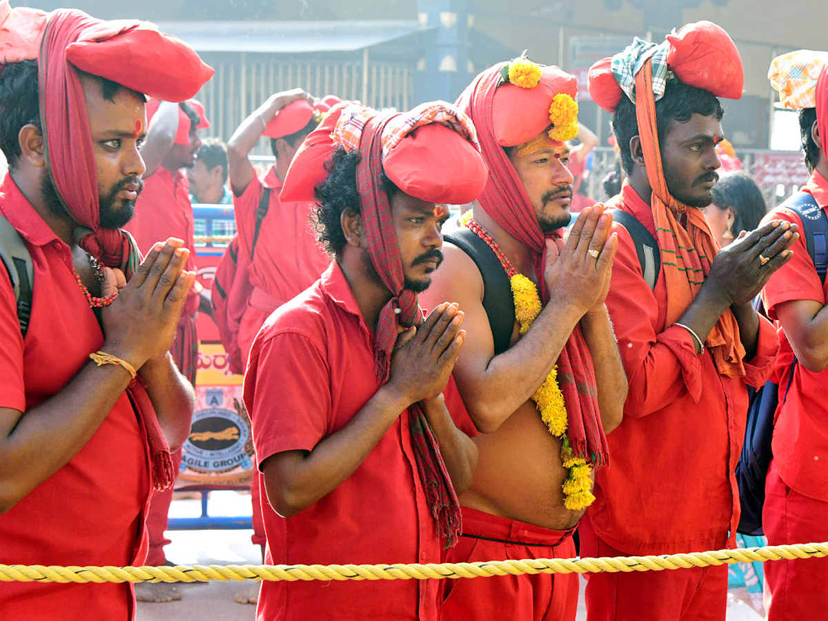 Bhavani Deeksha Begins at Indrakeeladri Photos - Sakshi24